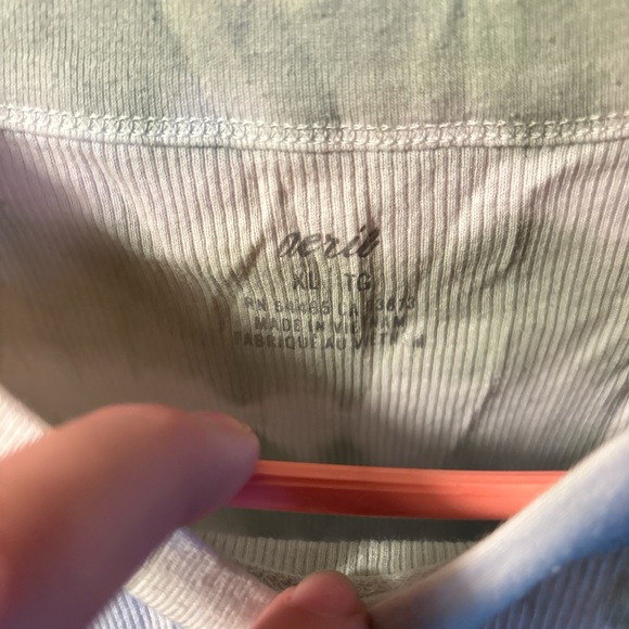 Green&White aerie tank - Picture 3 of 3